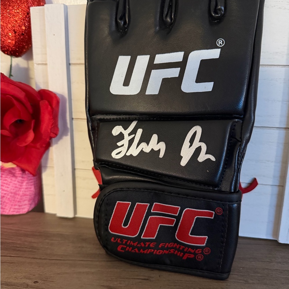 Jared Gordon Signed Autographed UFC Fighter Glove JSA verified